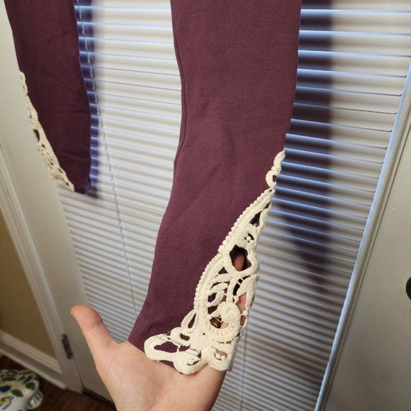 Zenana Premium Leggings | Maroon with Cream Lace Detail - Picture 4 of 4